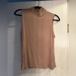 Tan layering cowlnexk tank size XL